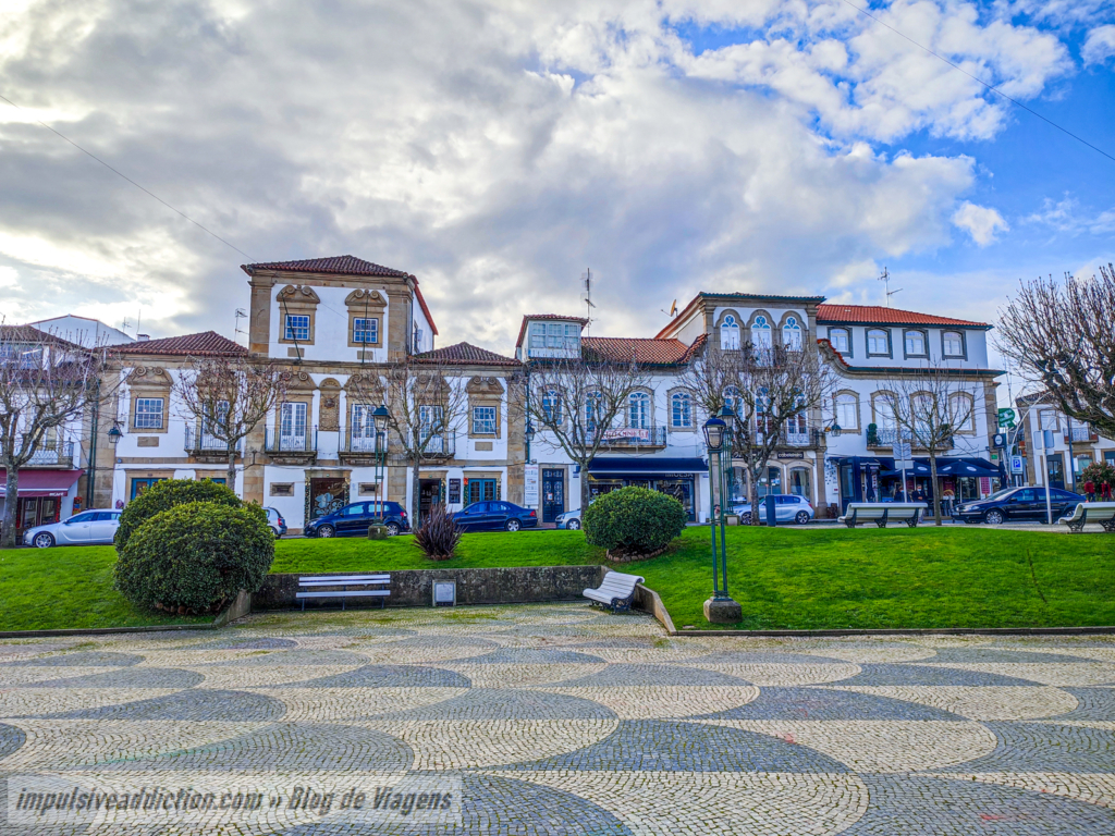Praça Deu-la-Deu ao visitar Monção