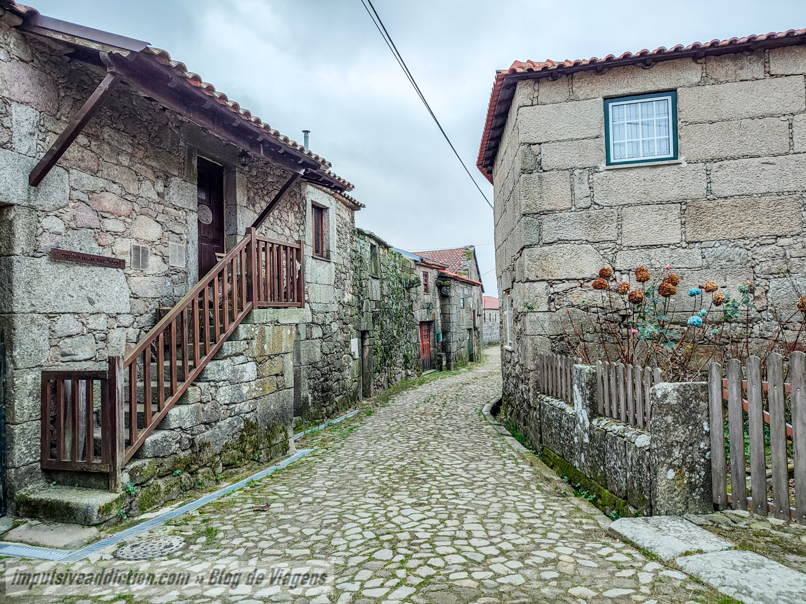 Aldeia de Agra em plena Serra da Cabreira