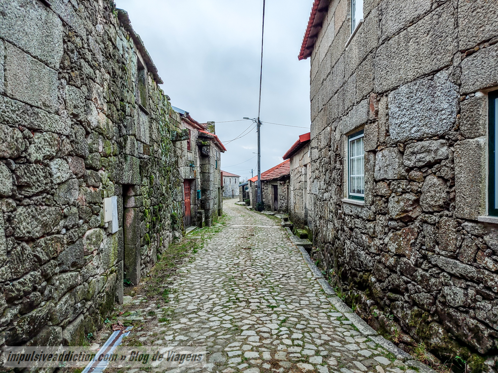 Aldeia de Agra em plena Serra da Cabreira