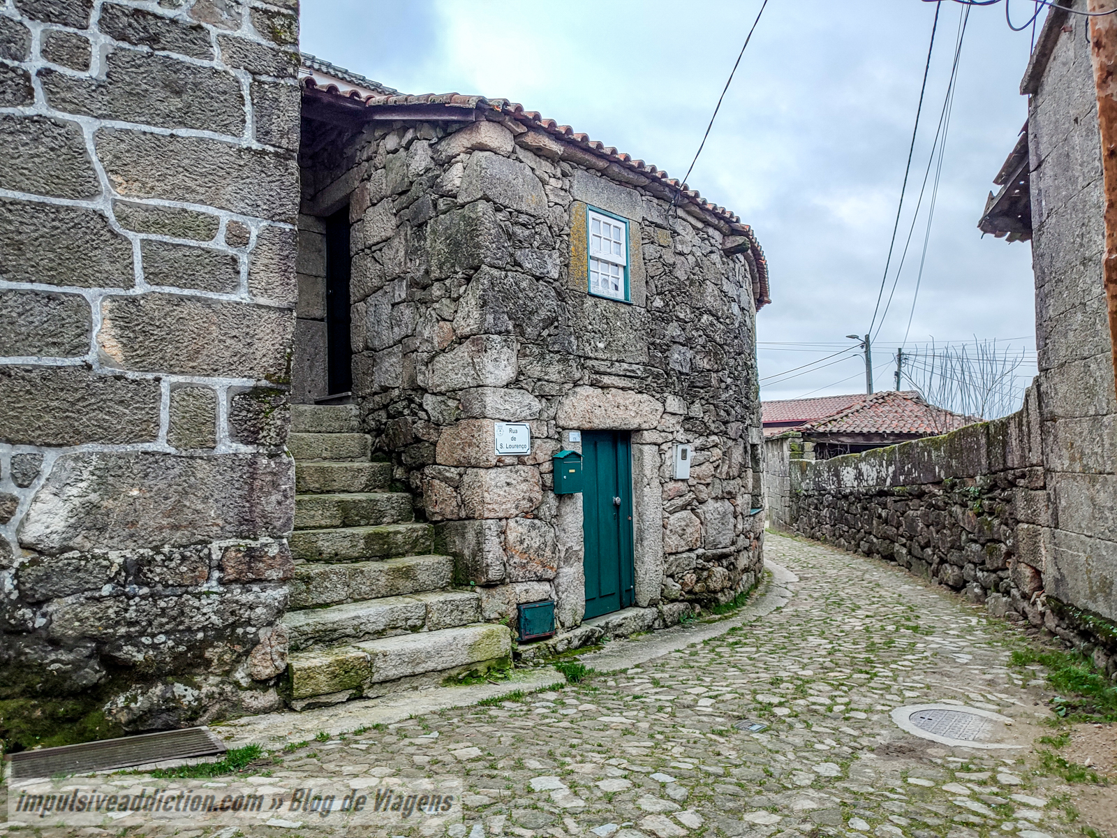 Aldeia de Agra em plena Serra da Cabreira
