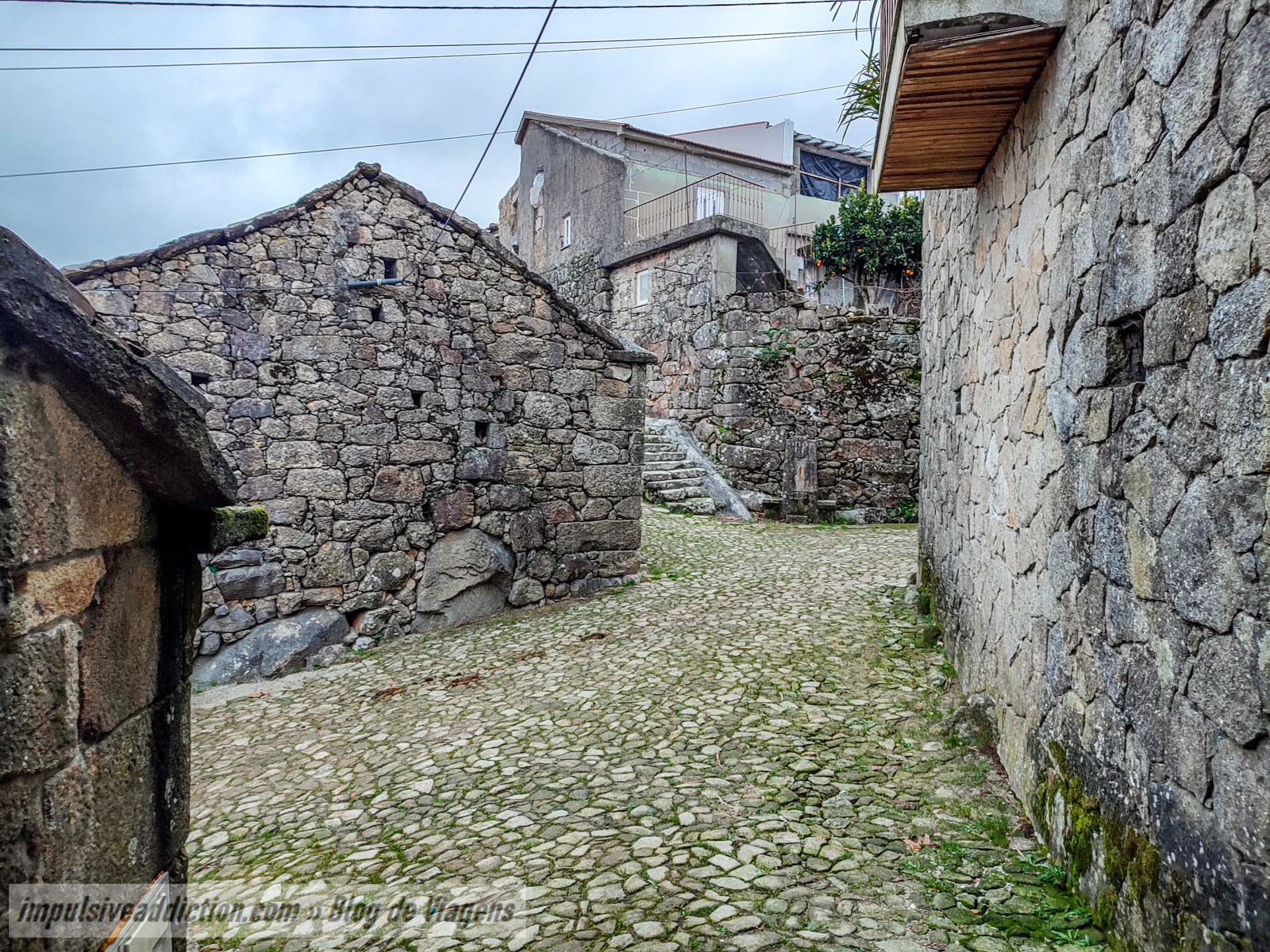 Aldeia de Agra em plena Serra da Cabreira