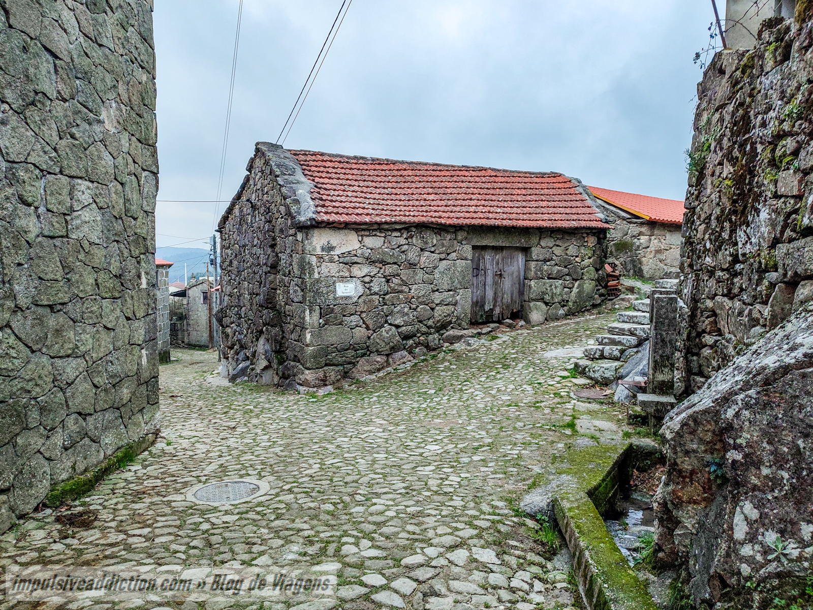 Aldeia de Agra em plena Serra da Cabreira