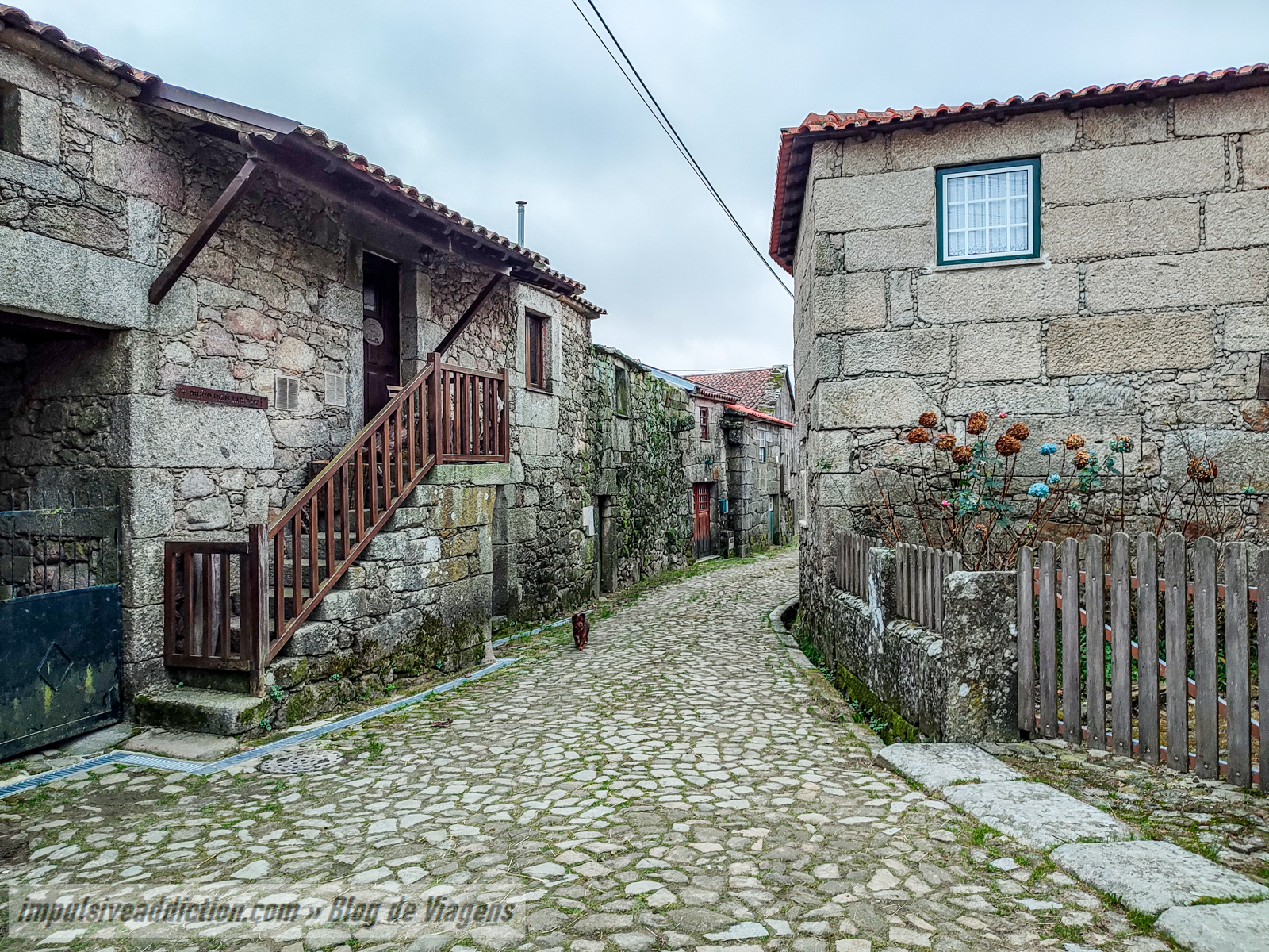 Aldeia de Agra em plena Serra da Cabreira