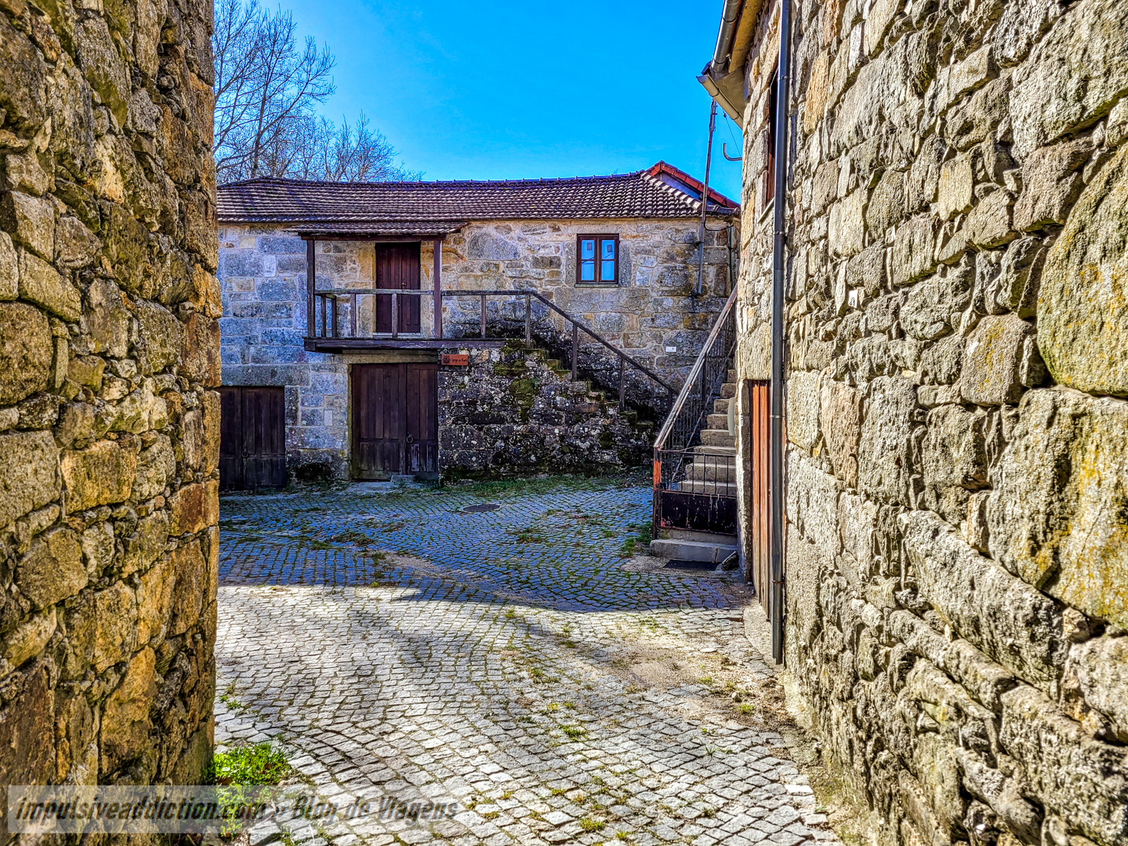 Detalhes da Aldeia de Lamalonga (Serra da Cabreira)