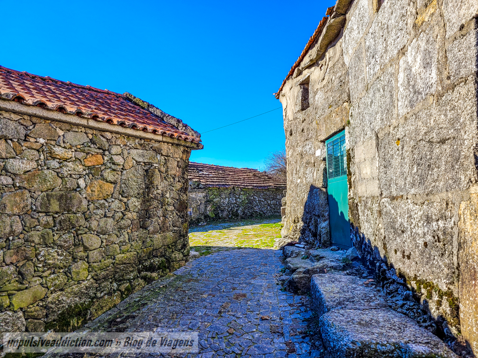 Detalhes da Aldeia de Lamalonga (Serra da Cabreira)