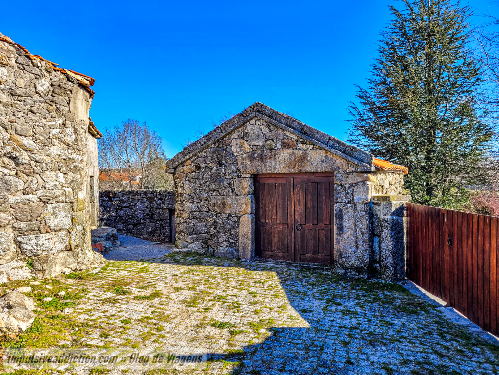 Detalhes da Aldeia de Lamalonga (Serra da Cabreira)