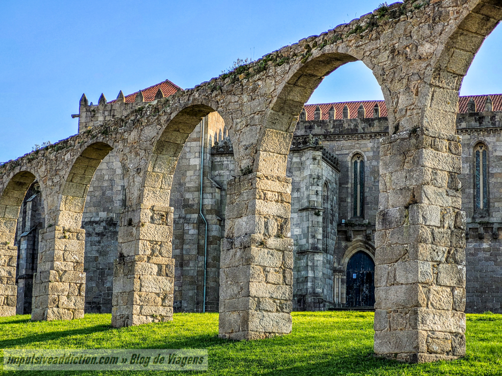 Aqueduct and Monastery of Santa Clara