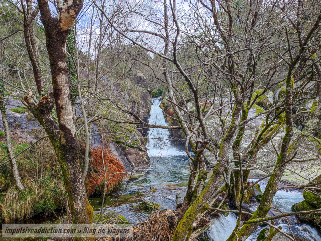 Cascata da Candosa ao visitar a Serra da Cabreira