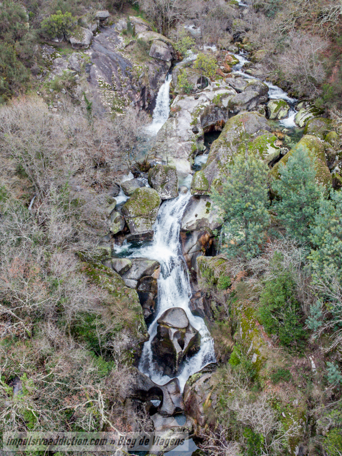Cascata da Candosa ao visitar a Serra da Cabreira