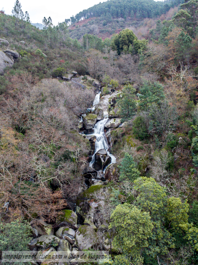 Cascata da Candosa ao visitar a Serra da Cabreira