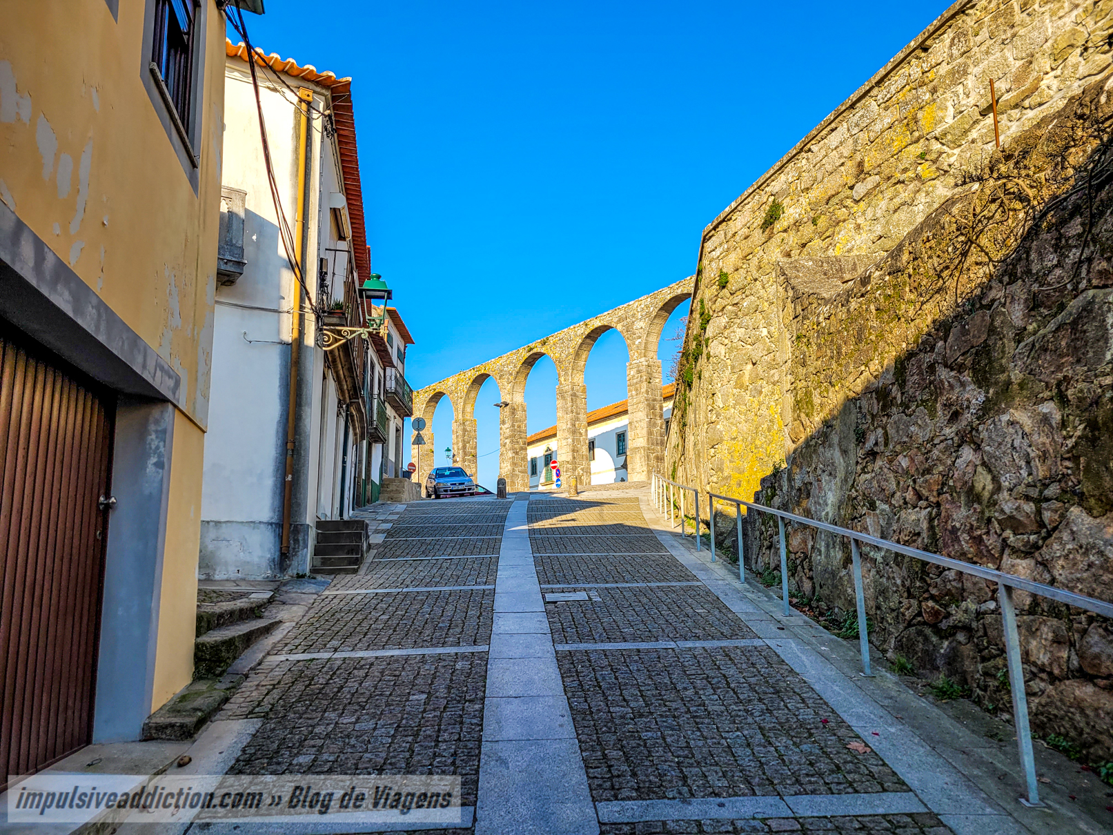 Descida a partir do aqueduto e Mosteiro de Santa Clara