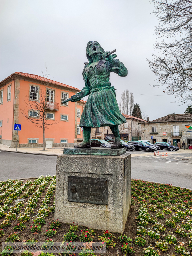 Estátua de Maria da Fonte