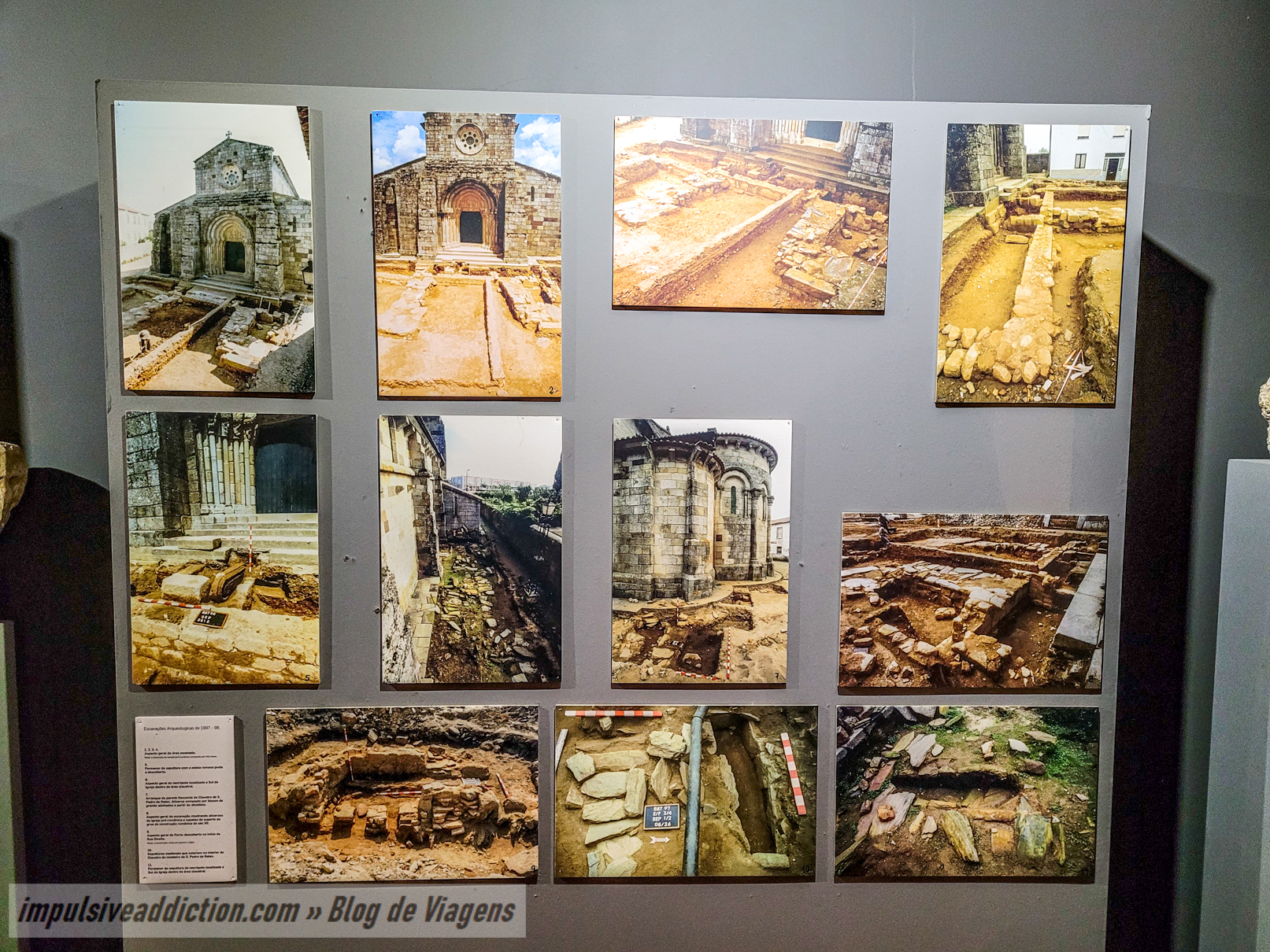 Painel com imagens das escavações efetuadas junto da igreja