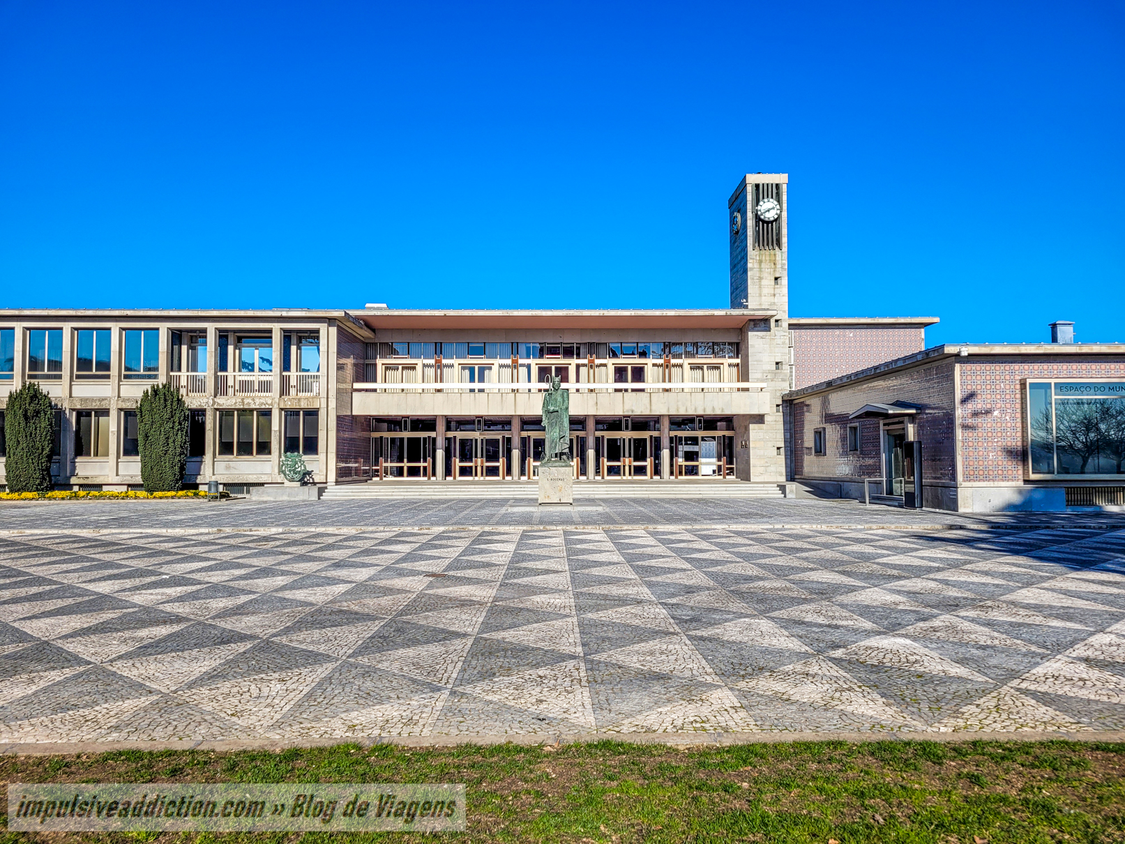 Praça 25 de Abril e Câmara Municipal de Santo Tirso