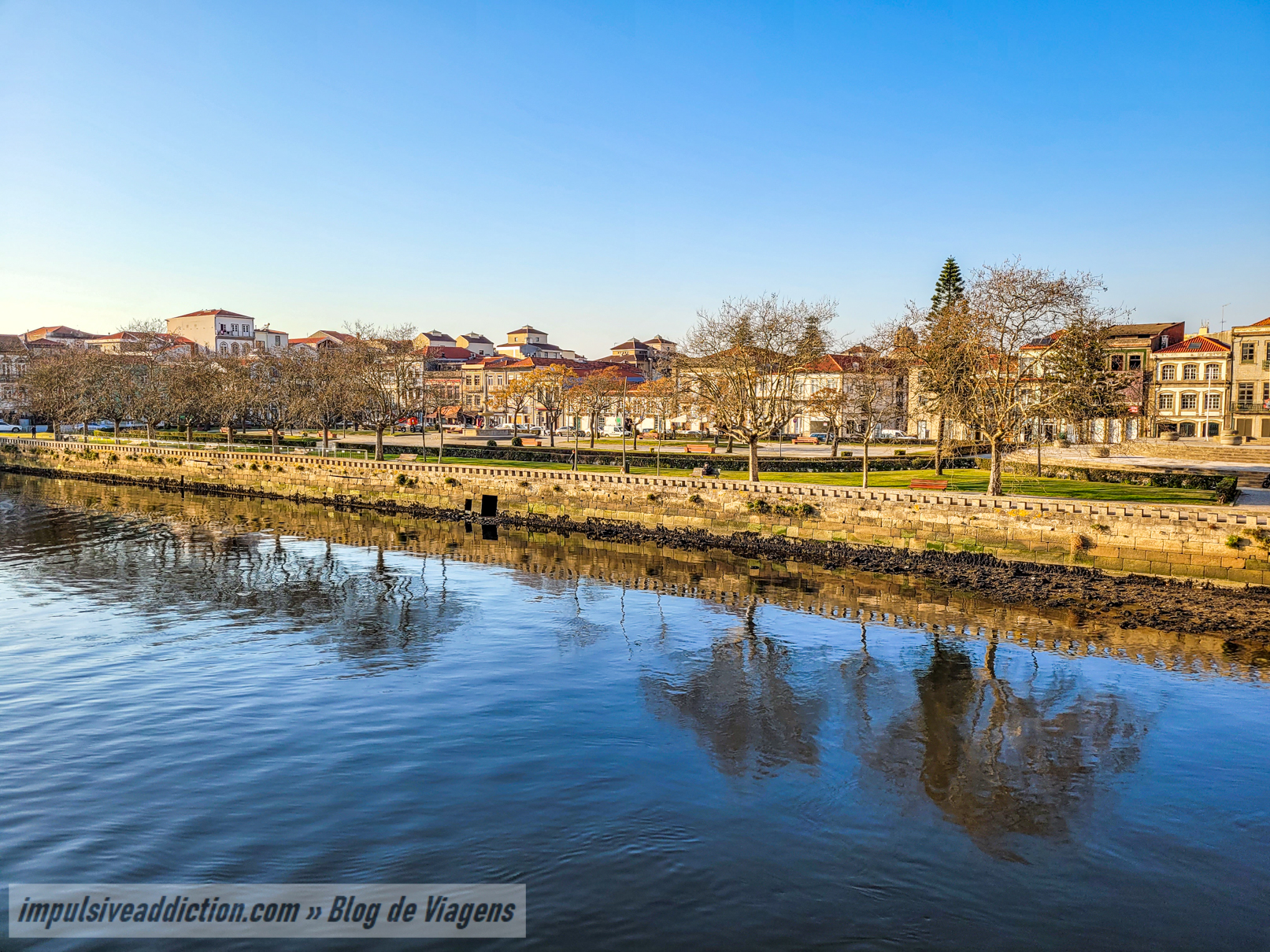 Praça da República de Vila do Conde, nas margens do rio Ave