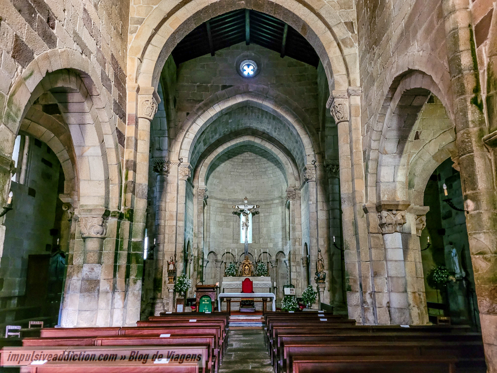 Interior da Igreja Românica de São Pedro de Rates
