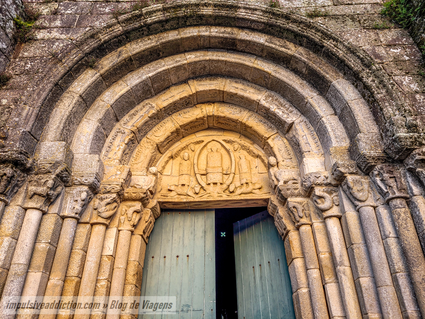 Tímpano da Igreja Românica de São Pedro de Rates