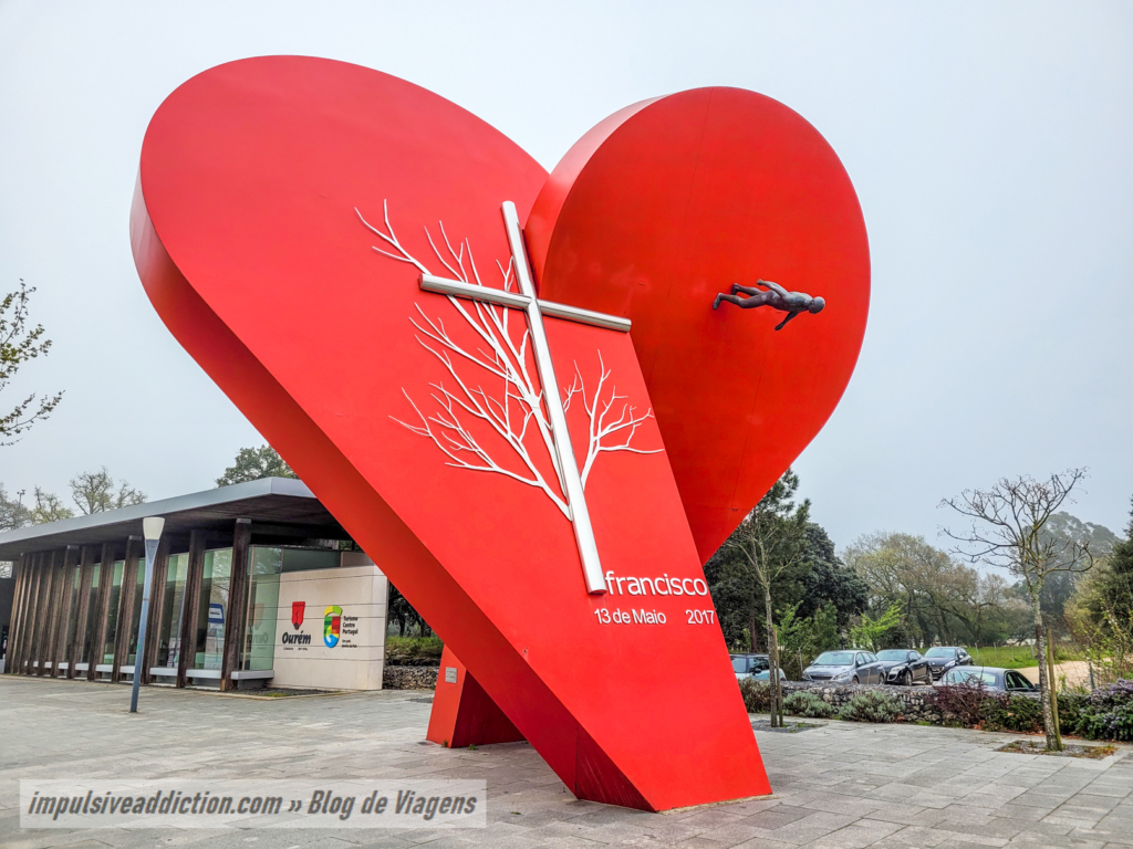 Heart in honor of the Centenary of the Apparitions, next to the Fátima Tourist Office