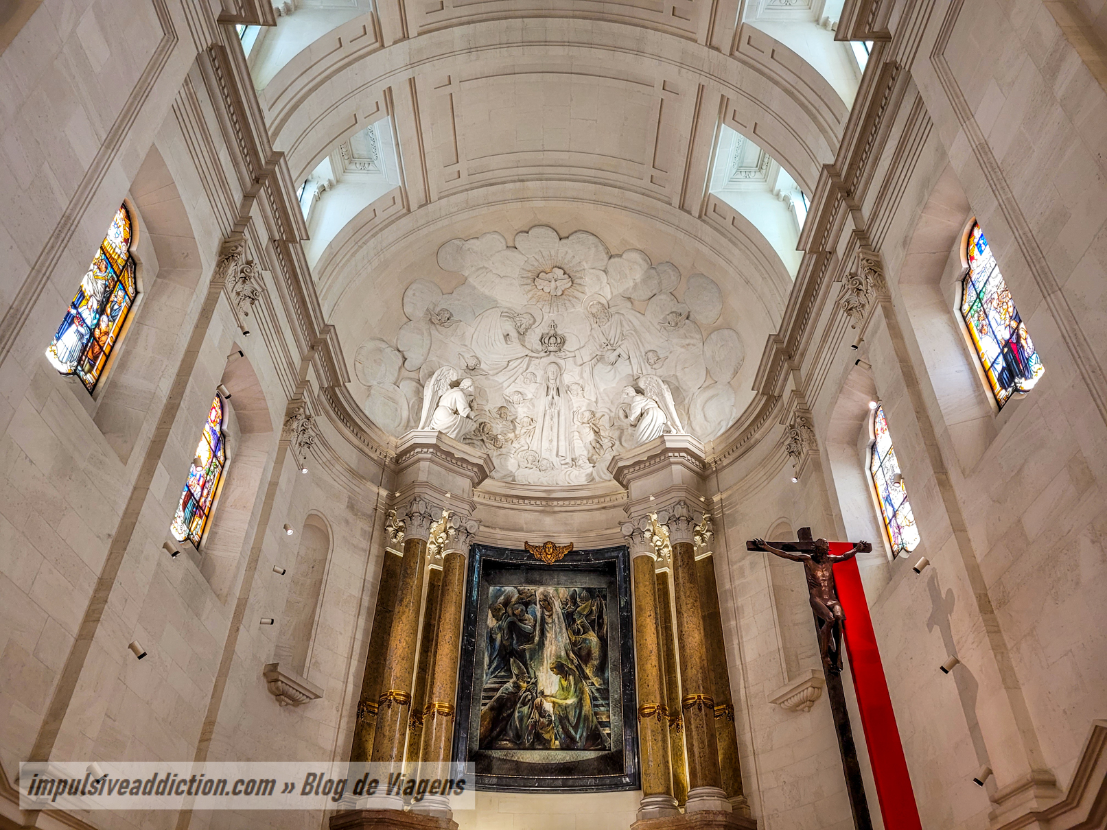Interior da Basílica de Nossa Senhora do Rosário de Fátima