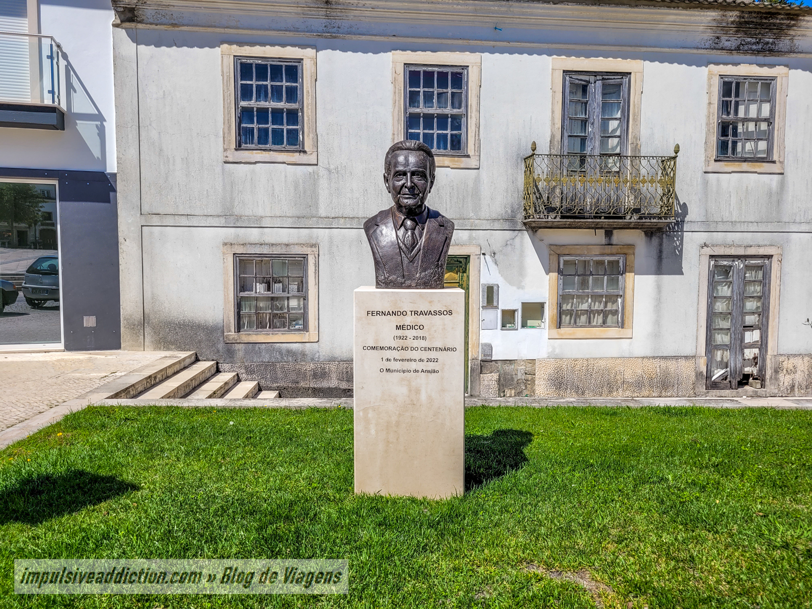 Busto de Fernando Travassos