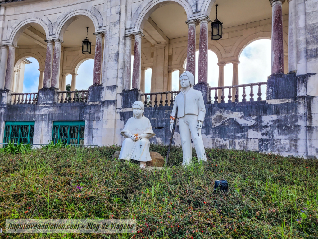 Imagens de Francisco e Jacinta no Santuário de Fátima