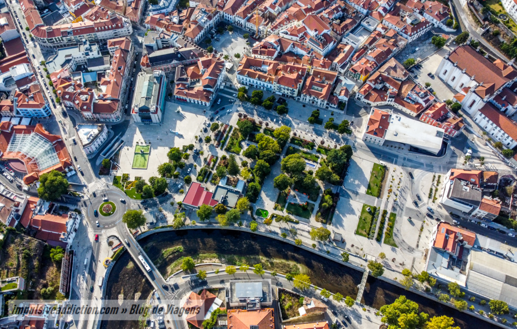 Jardim Luís de Camões, ao centro da fotografia