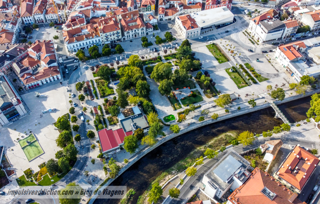 Jardim Luís de Camões, ao centro da fotografia