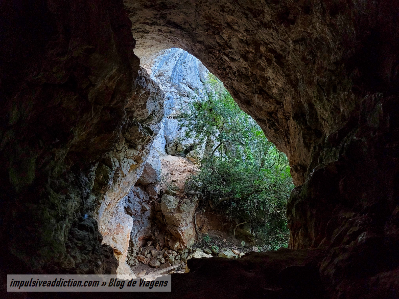 Grutas do Trilho do Buraco Roto