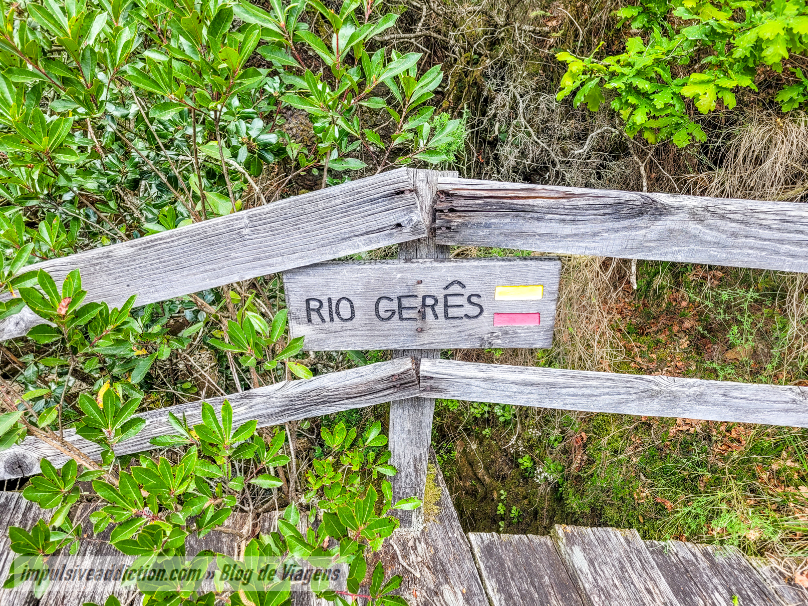 Ponte de Madeira sobre o Rio Gerês