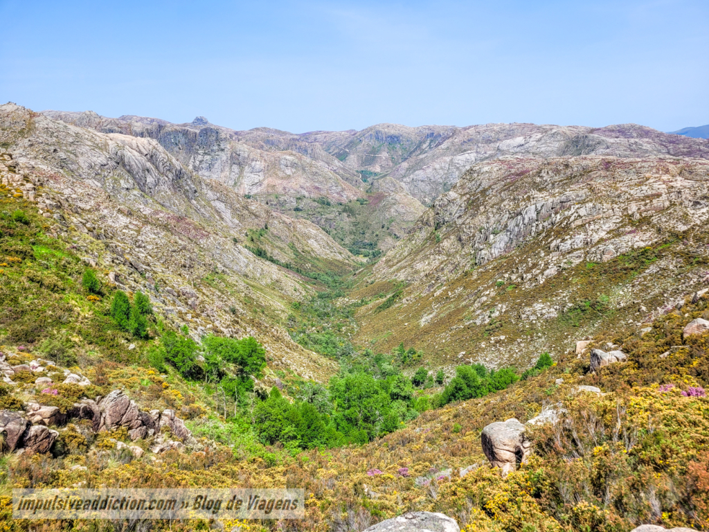 Miradouro para o Vale do Rio Laço, antes da grande descida