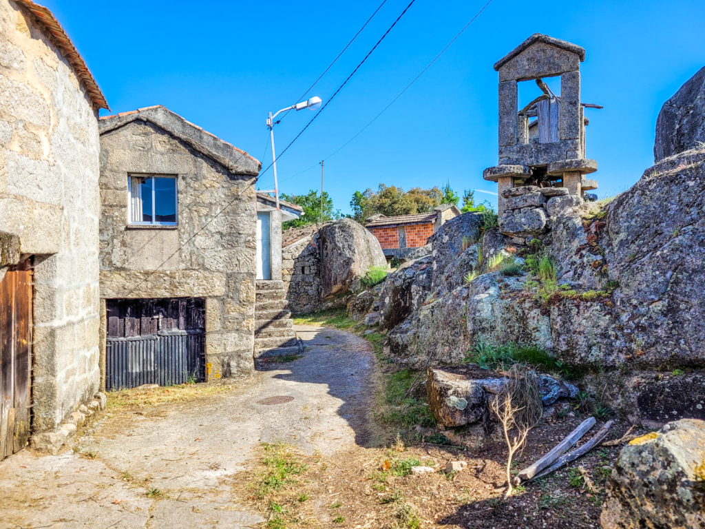 Aldeia A Cela - Início do trilho ao Pozo da Seima