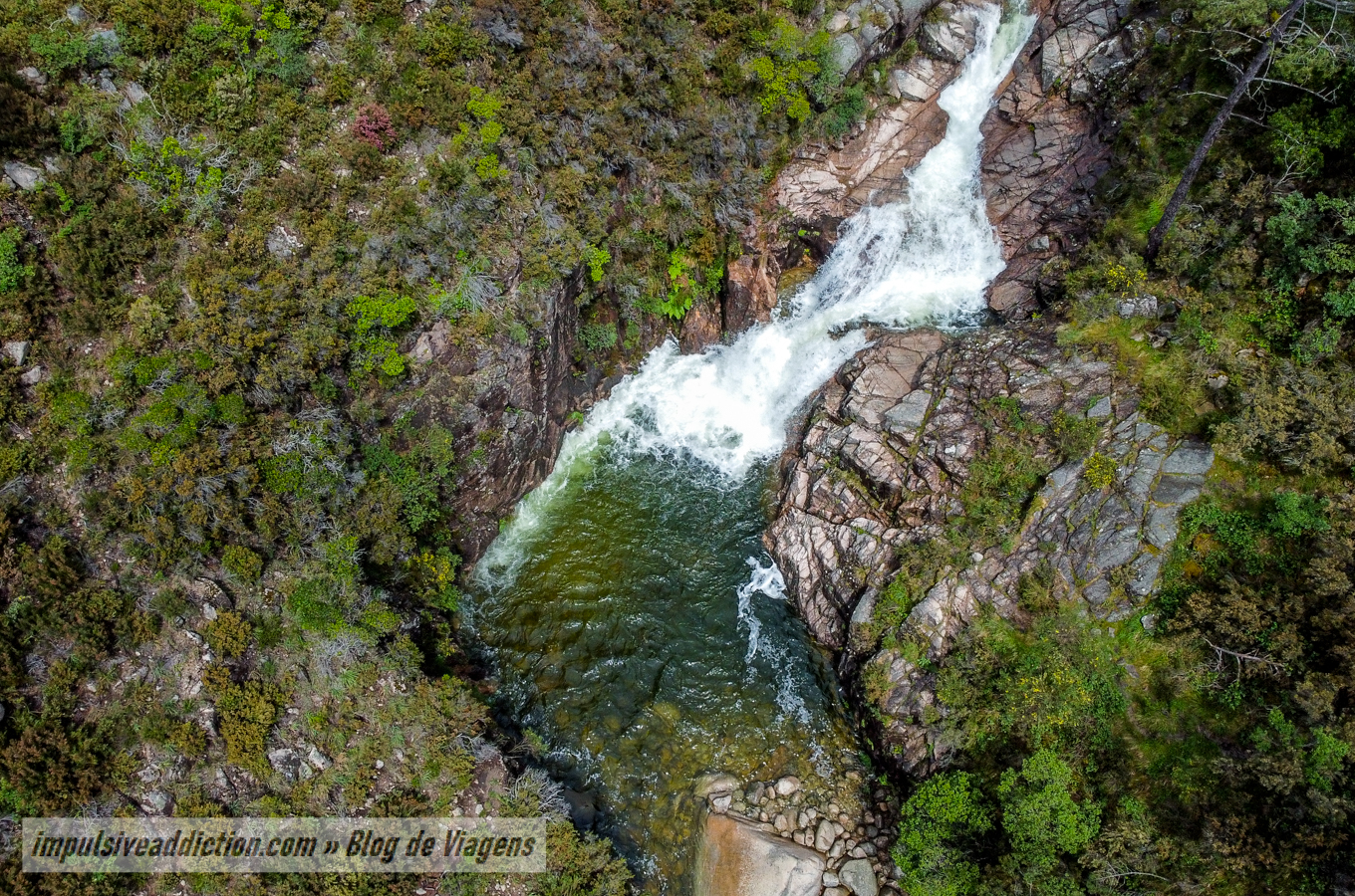Cascata e lagoa da Portela do Homem