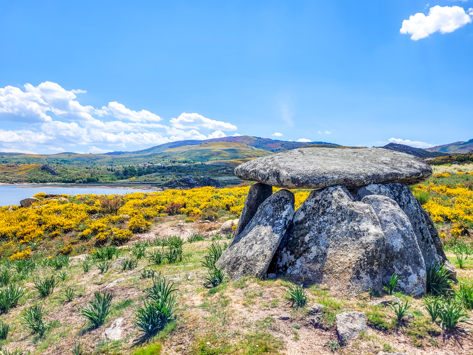 Dolmen do Encoro de Salas