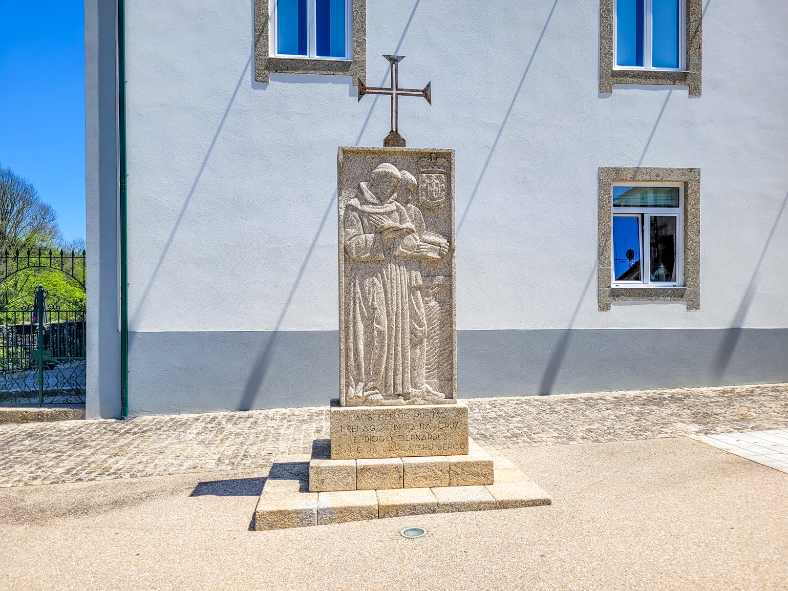 Monumento a Diogo Bernardes e Agostinho da Cruz