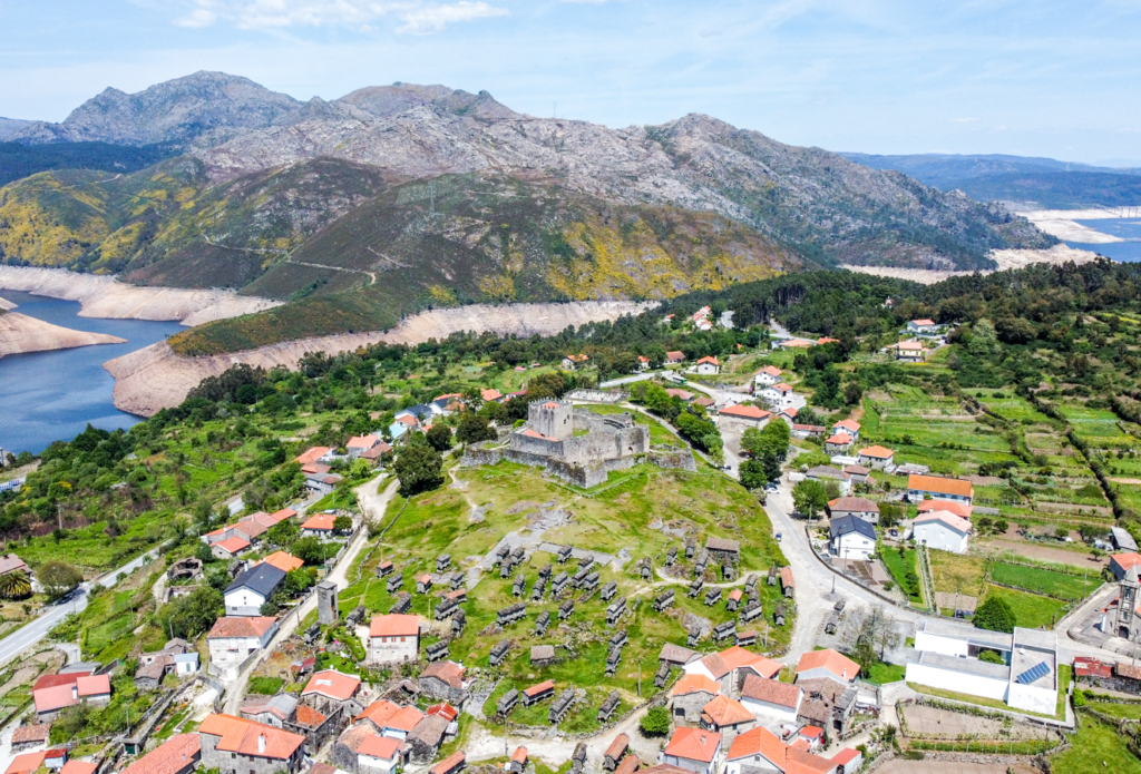Castle and Granaries of Lindoso | Gerês
