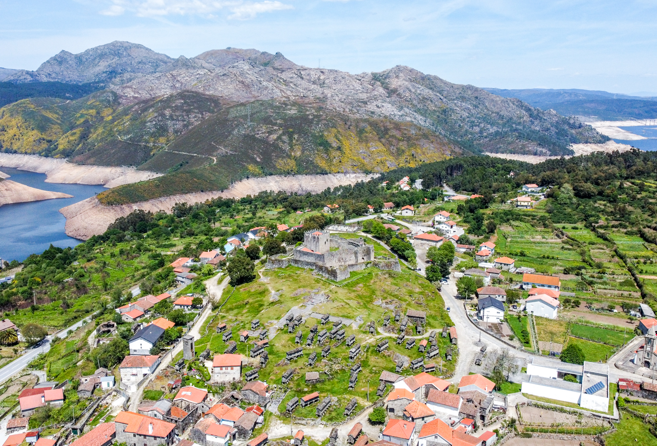 Castelo e Espigueiros de Lindoso