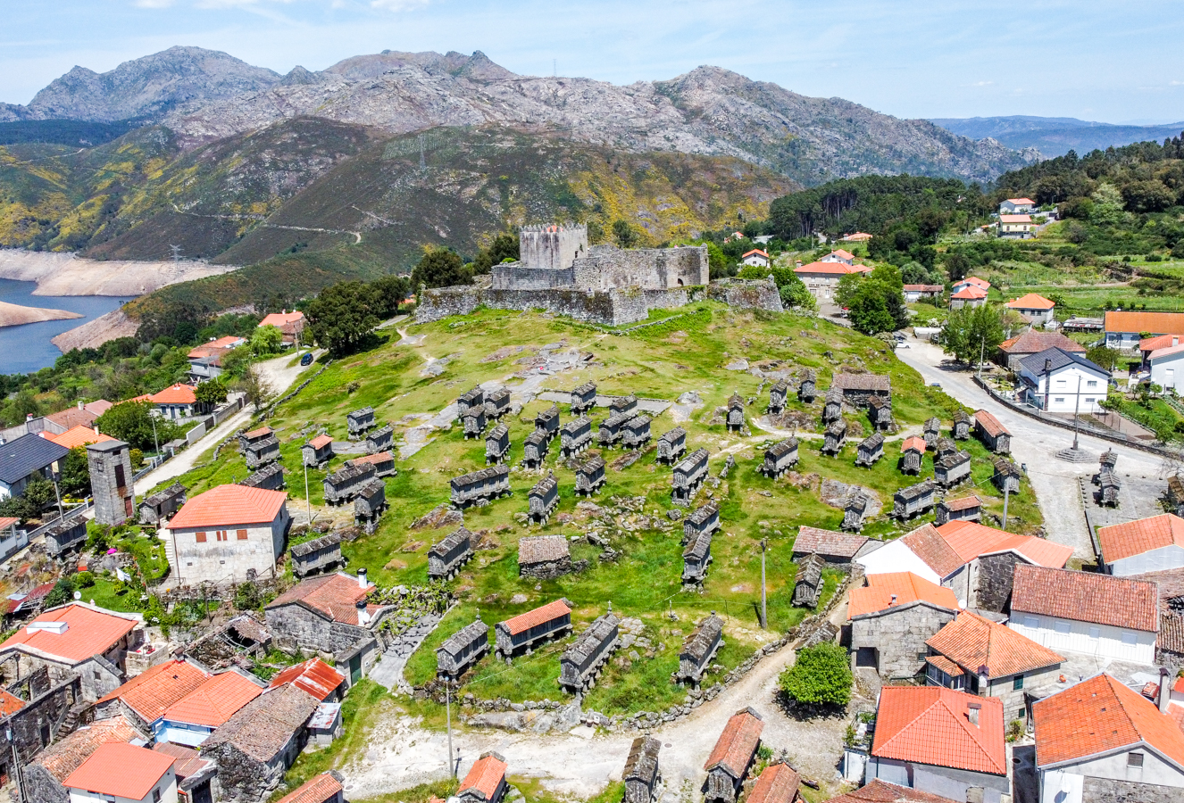 Castelo e Espigueiros de Lindoso