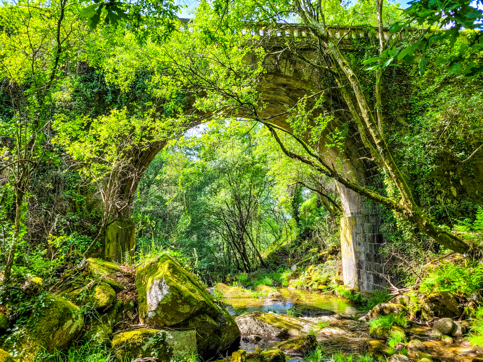 Ponte junto do acesso ao Poço da Gola