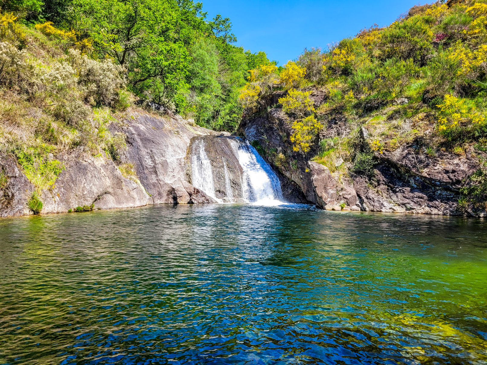 Fabuloso Pozo Caído no Parque Natural da Baixa Limia