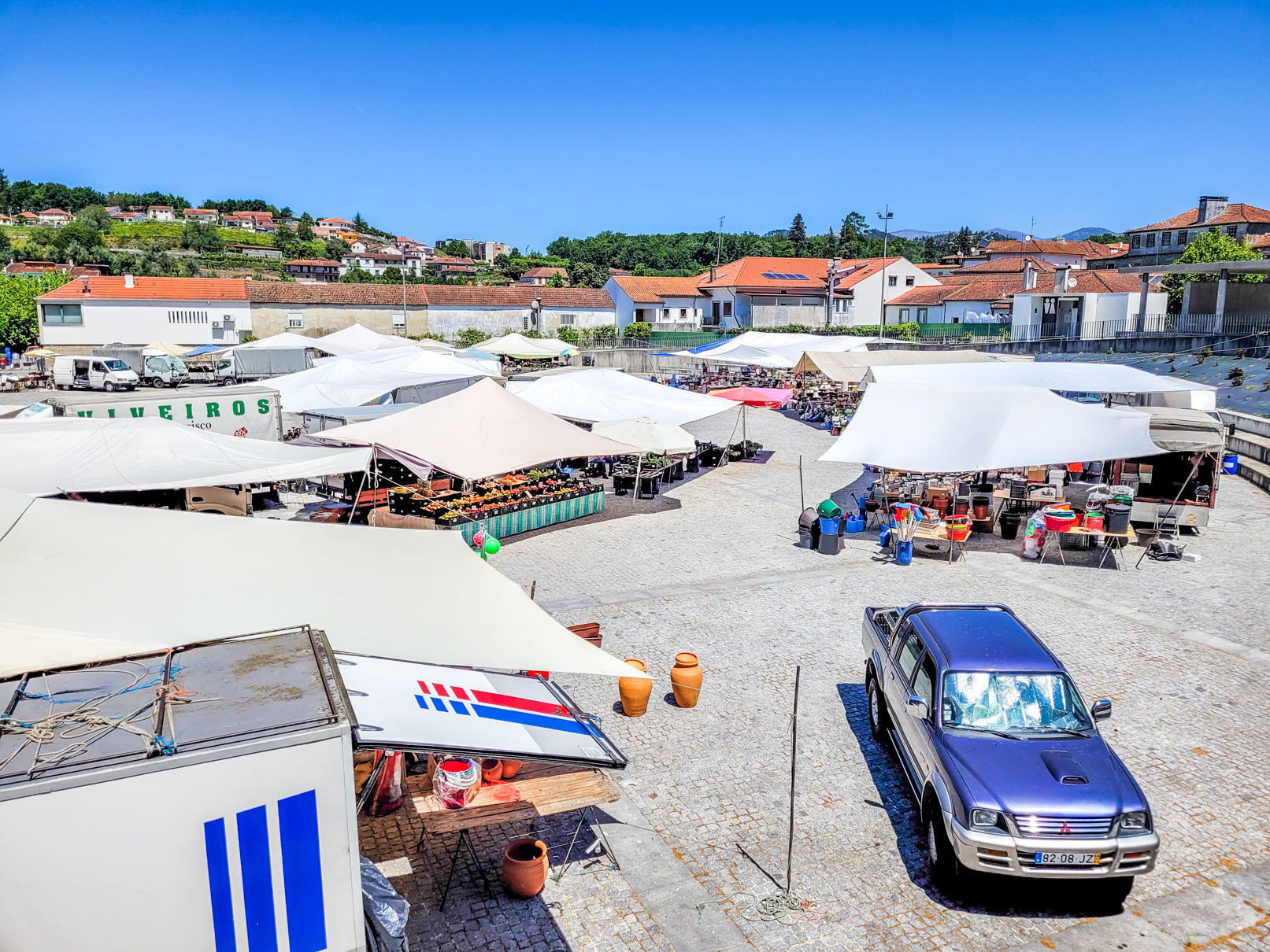 Dia de mercado na Praça Terras de Nóbrega