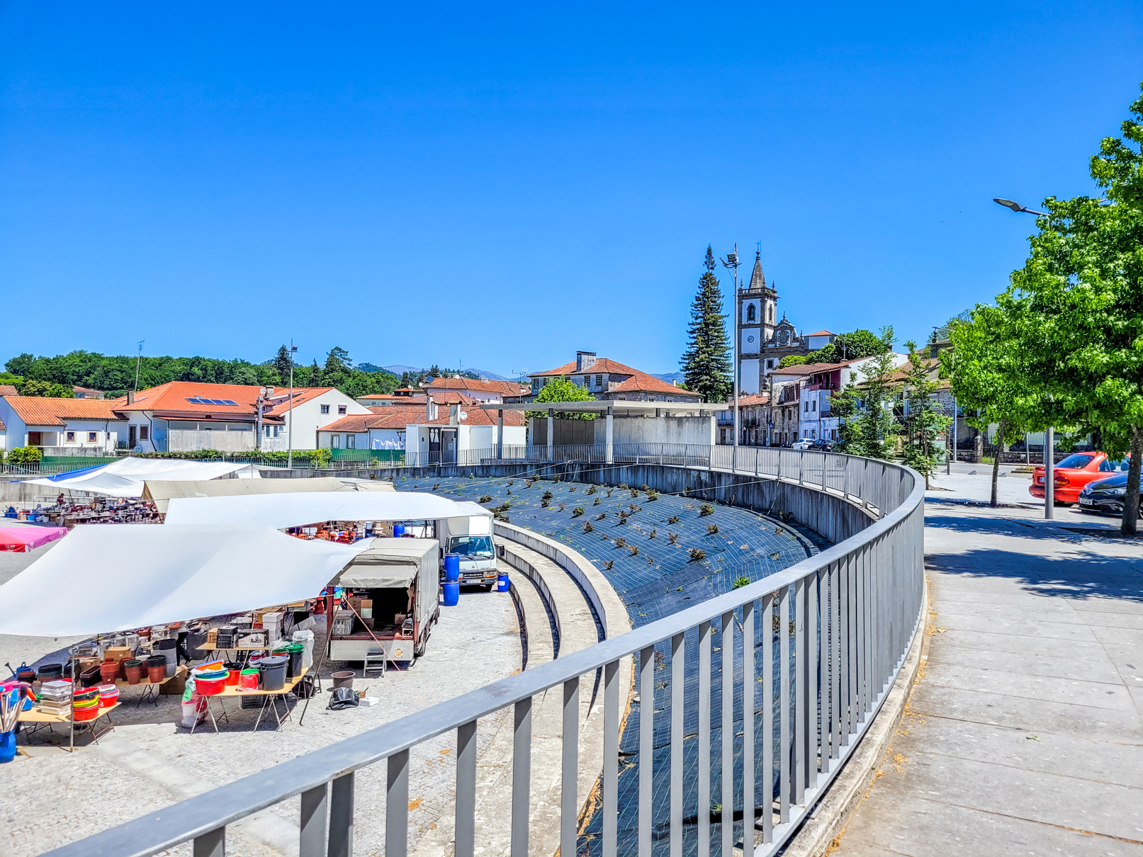 Dia de mercado na Praça Terras de Nóbrega