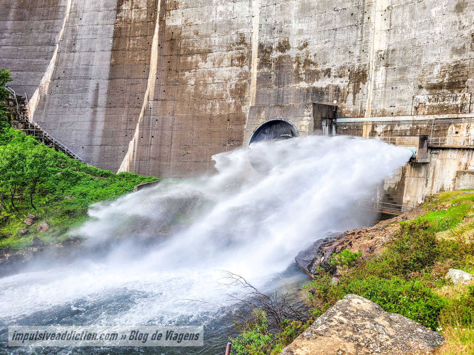 Saída da água da Barragem de Vilarinho das Furnas