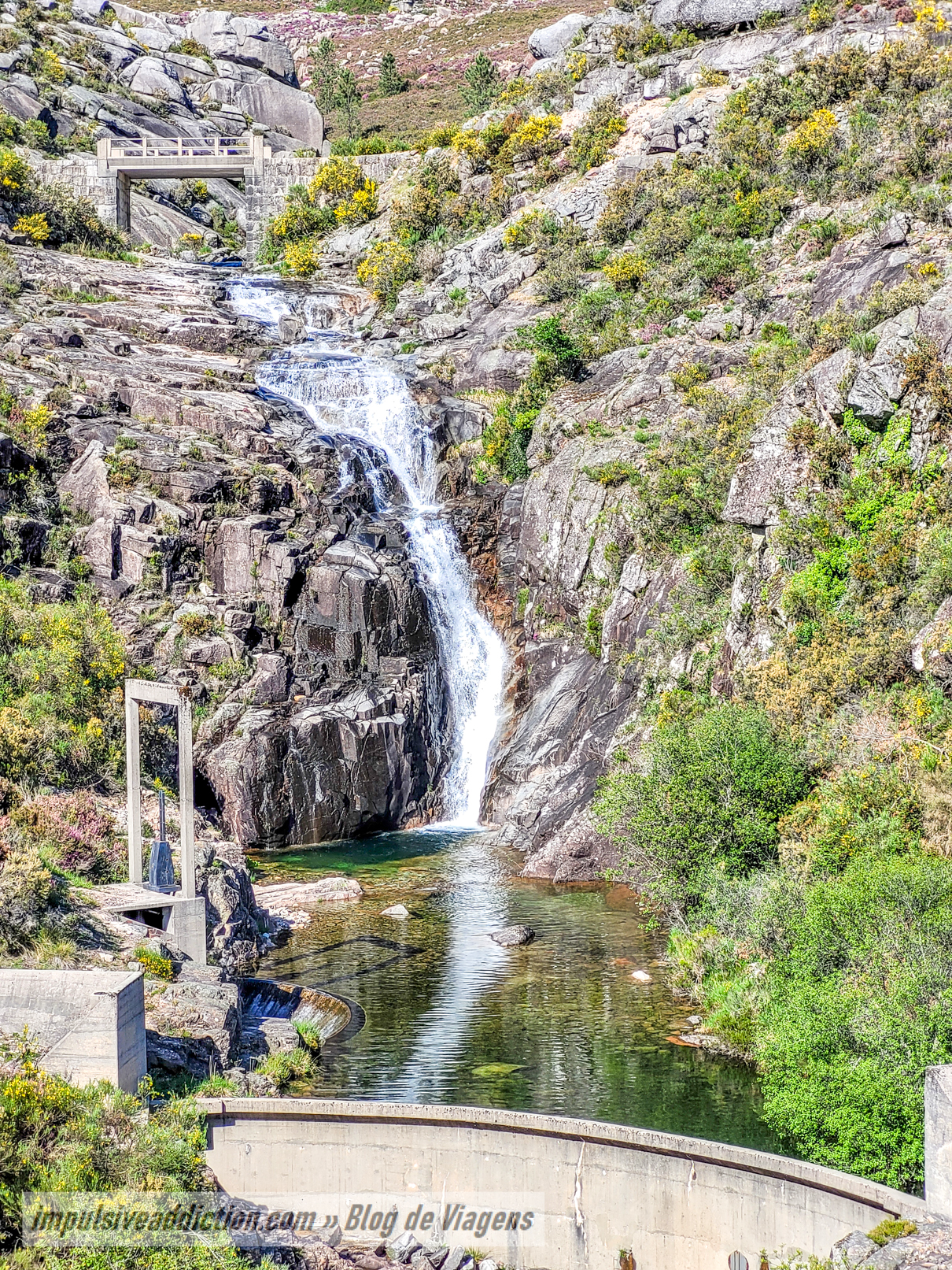 Cascata de Vila Nova no Ribeiro do Penedo