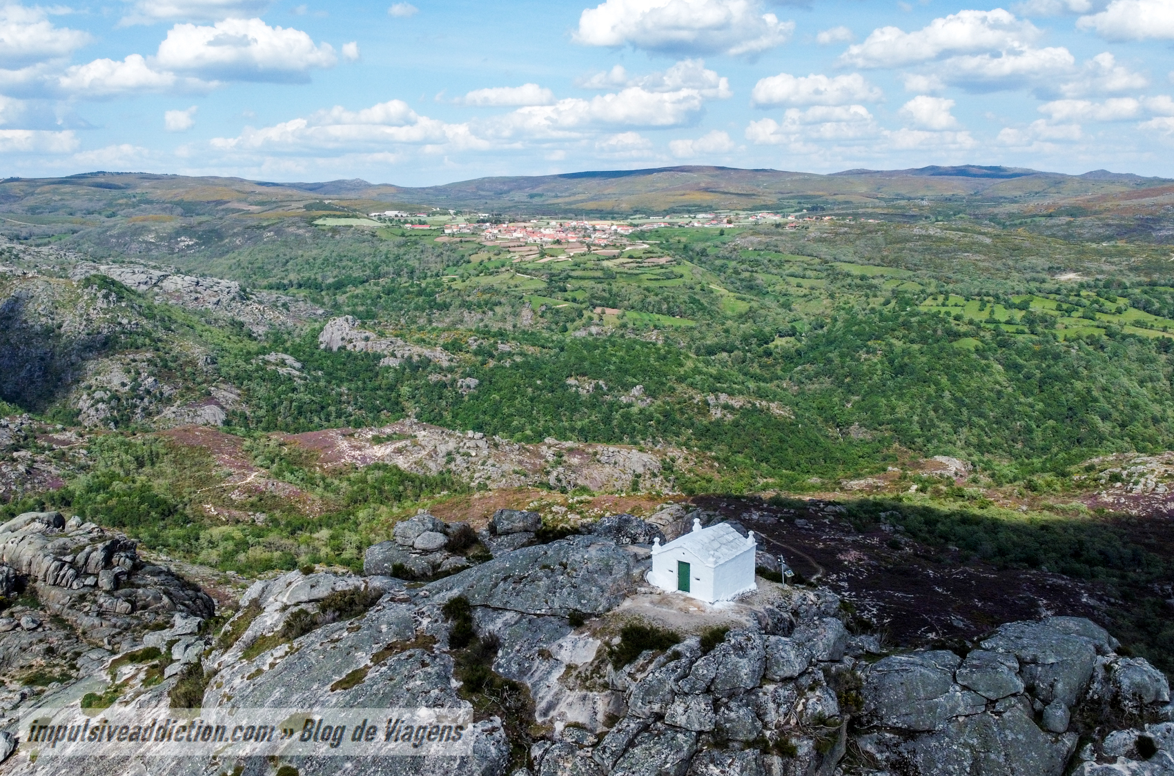 Capela de São João da Fraga ao visitar Pitões das Júnias