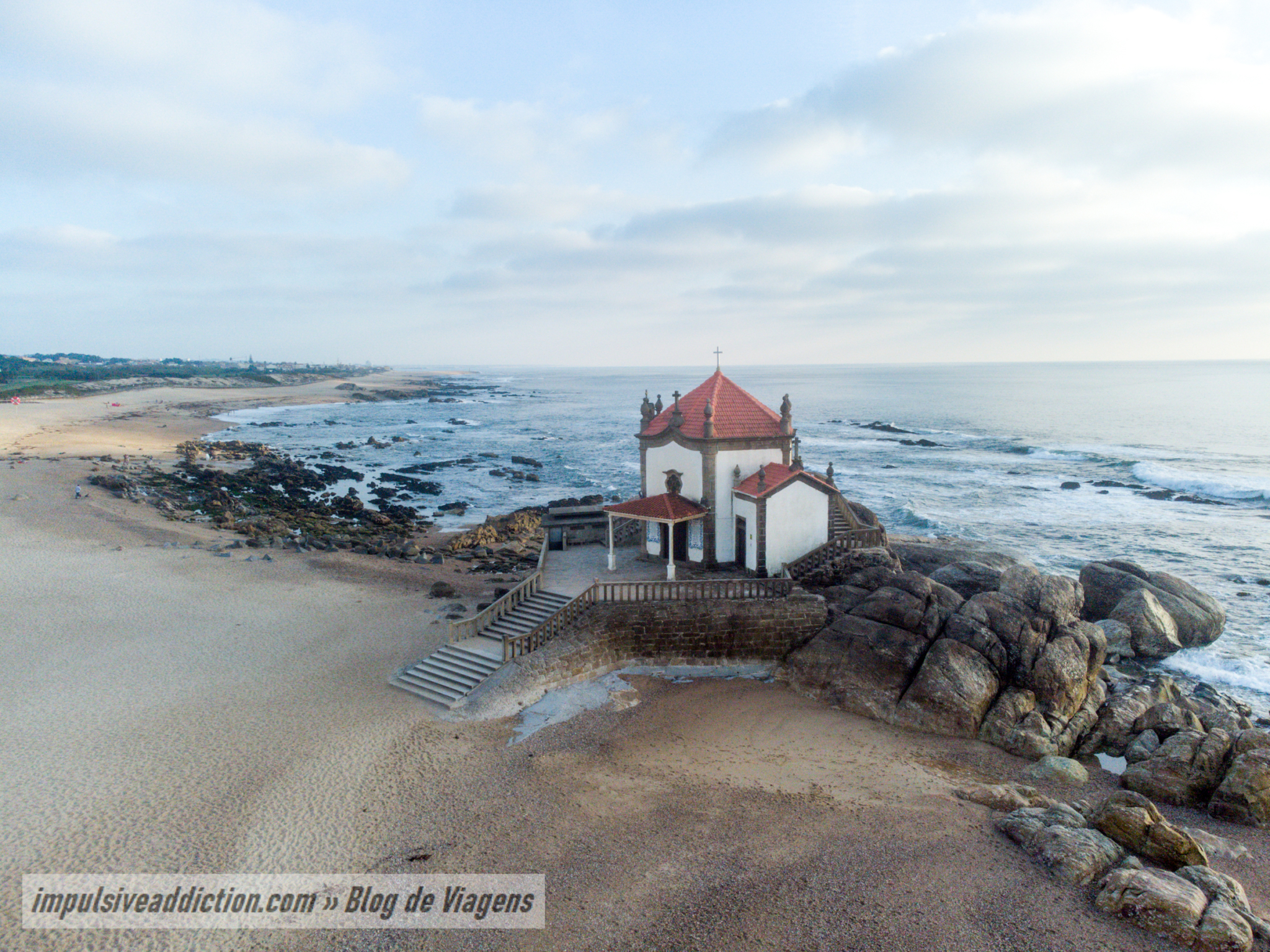Praia de Miramar e Capela do Senhor da Rocha