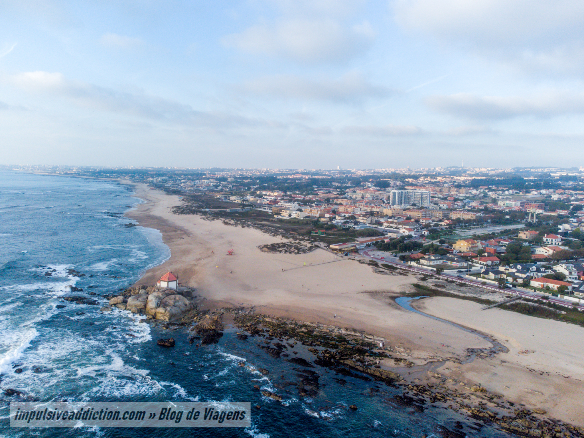 Praia de Miramar e Capela do Senhor da Rocha