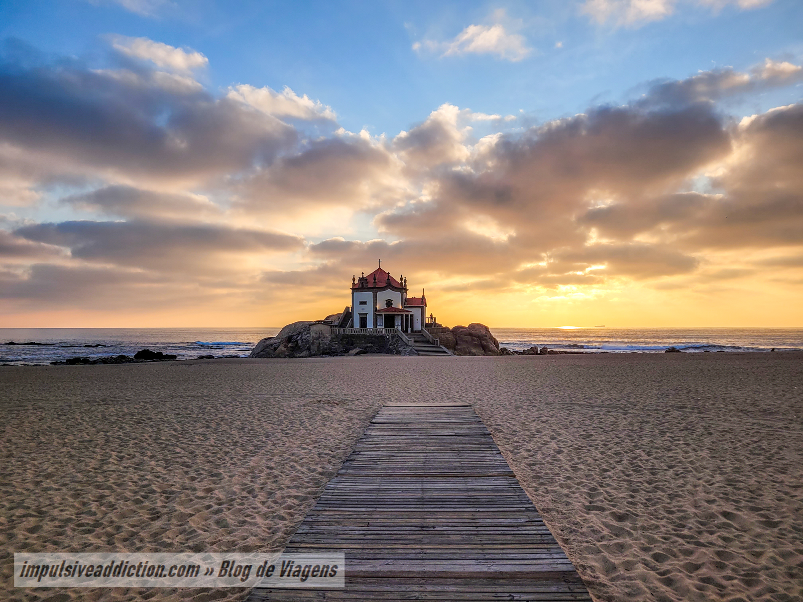 Praia de Miramar e Capela do Senhor da Rocha
