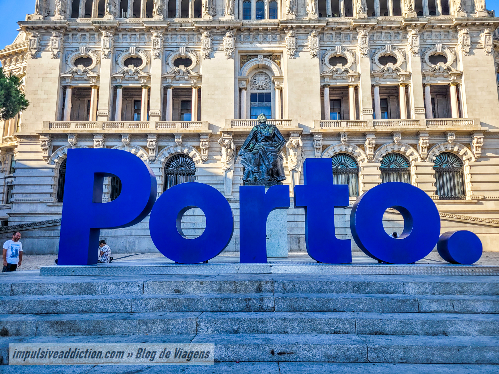 Letras "Porto" na Avenida dos Aliados