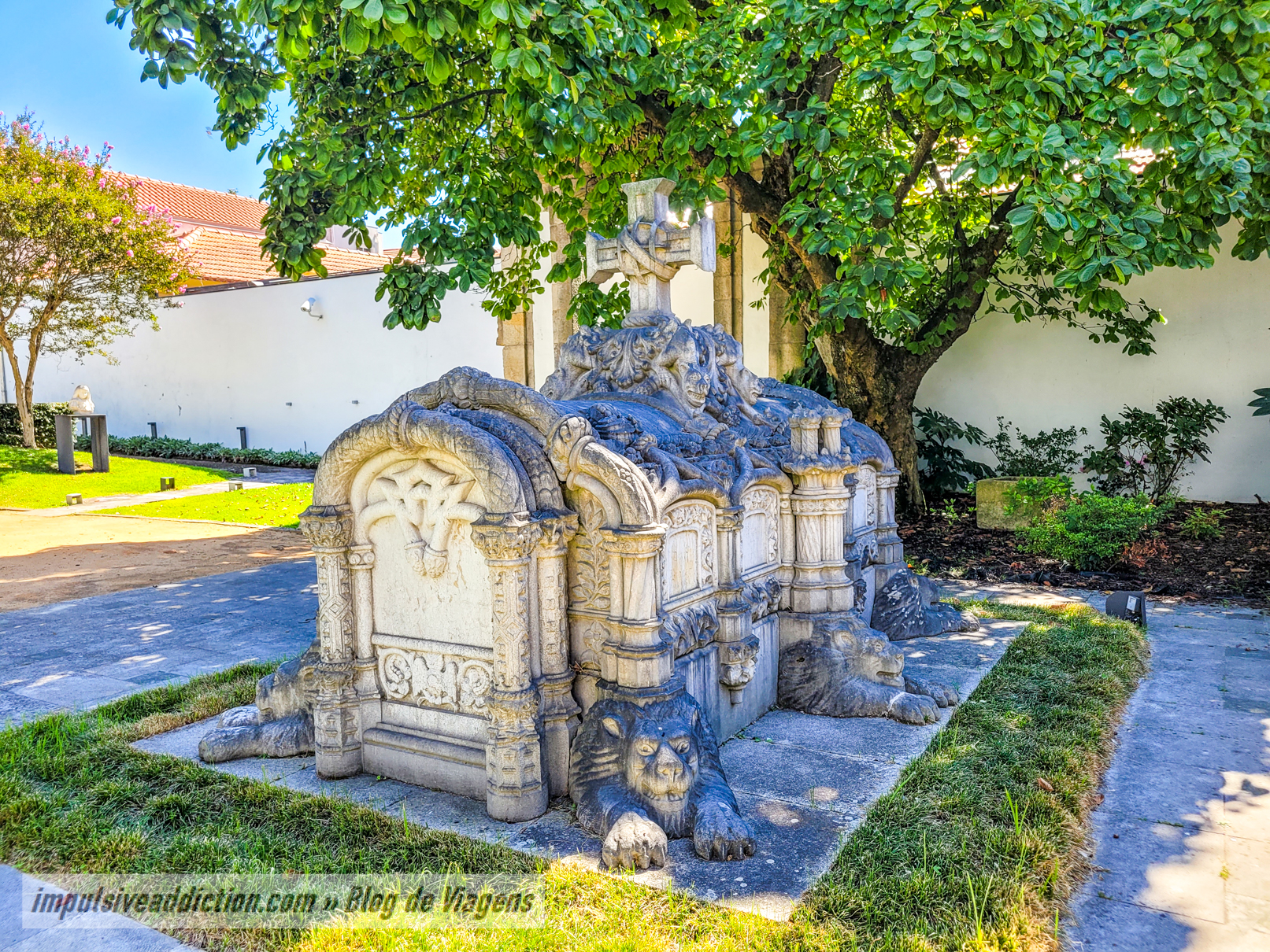 Túmulo de Almeida Garrett (vazio)