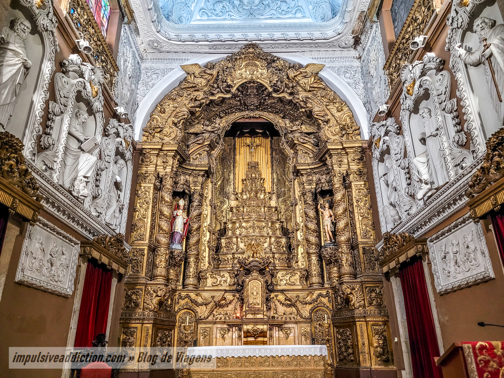 Church of Santo Ildefonso inside